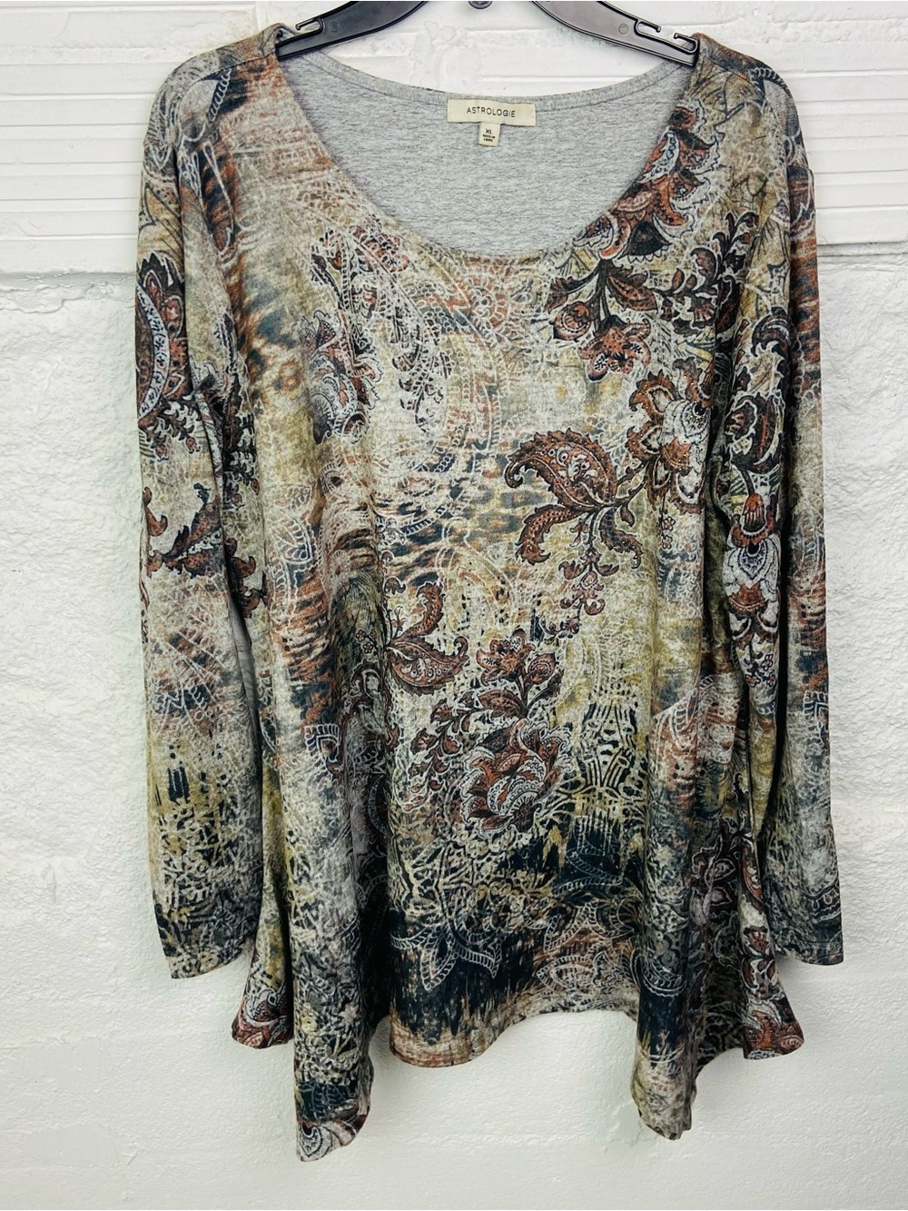Astrolobe Women's brown Long Sleeve paisley & floral jeweled Printed Top size XL - Picture 3 of 11